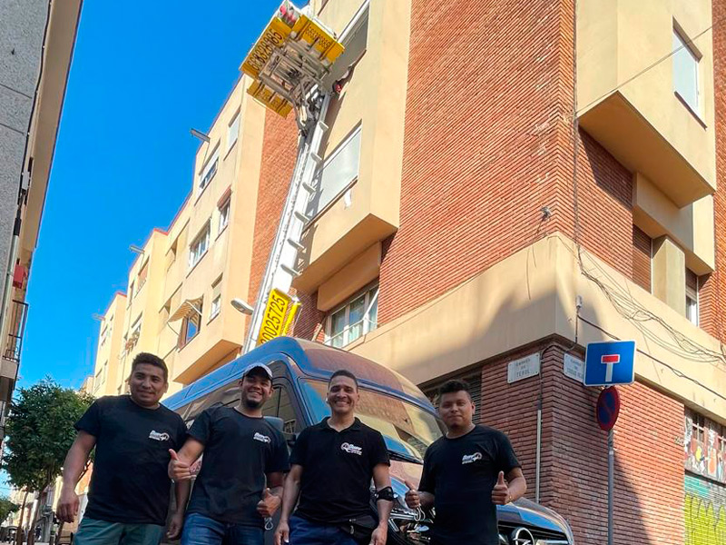 Dury transportes y mudanzas, un equipo que trabaja para que tu mudanza en Barcelona sea fácil y económmica